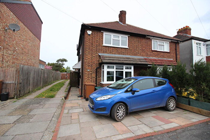 3 Bedroom Semi-Detached House For Sale In St Albans Road, Cheam, SM1
