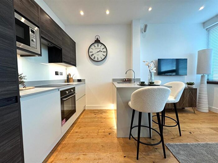1 Bedroom Apartment For Sale In The Ring, Bracknell, RG12