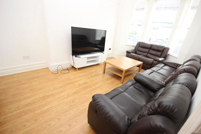 7 Bedroom Terraced House To Rent In Hawarden Avenue, Liverpool, L17