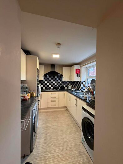 6 Bedroom Terraced House To Rent In Acomb Street, Manchester, M14