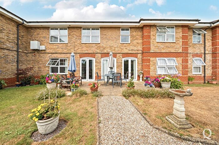 1 Bedroom Flat For Sale In West Lane, Sittingbourne, Kent, ME10