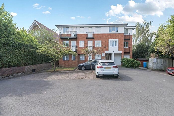 2 Bedroom Flat For Sale In Cedars Road, Maidenhead, SL6