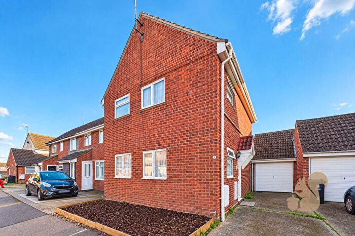3 Bedroom End Of Terrace House For Sale In Lupin Way, Clacton-On-Sea, CO16