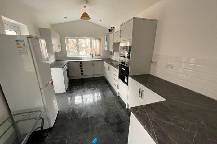 7 Bedroom Terraced House To Rent In Harriet Street Cardiff, CF24