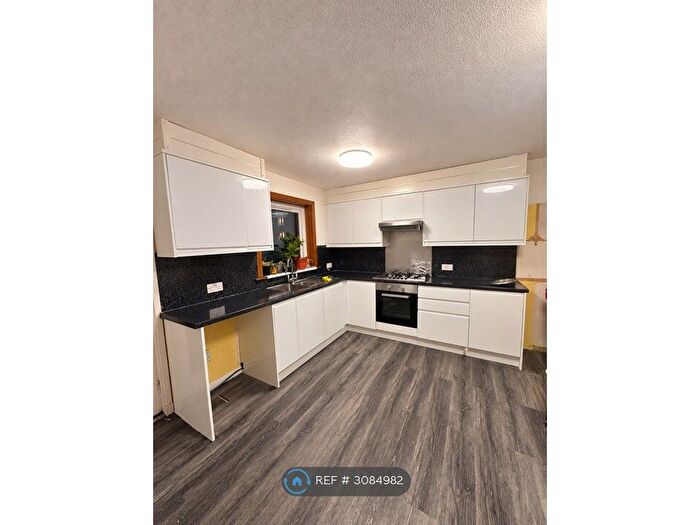 4 Bedroom Terraced House To Rent In Dykehead Place, Dundee, DD4