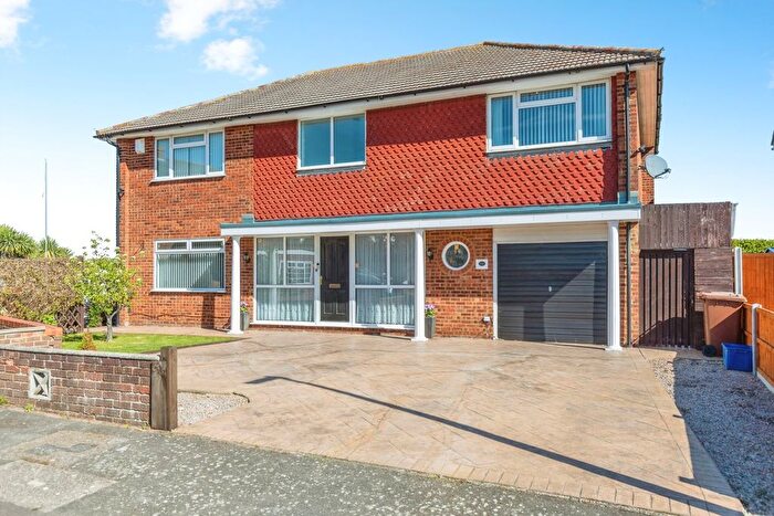 4 Bedroom Detached House For Sale In Wentworth Drive, Cliffe Woods, Rochester, Kent, ME3