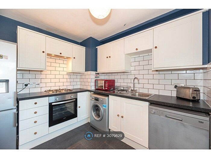 3 Bedroom Maisonette To Rent In Macaulay Road, London, SW4