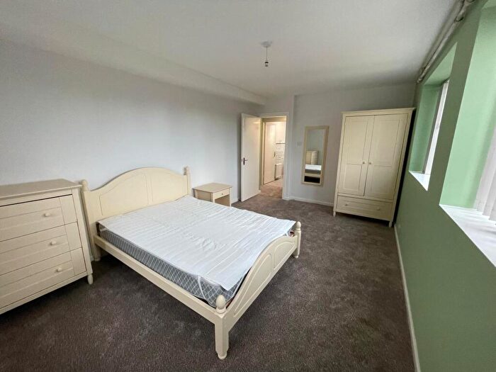 1 Bedroom Flat To Rent In Gledhow Lane, Gledhow, Leeds, LS8