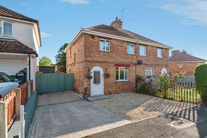 3 Bedroom Semi-Detached House For Sale In Lyngford Square, Taunton, TA2