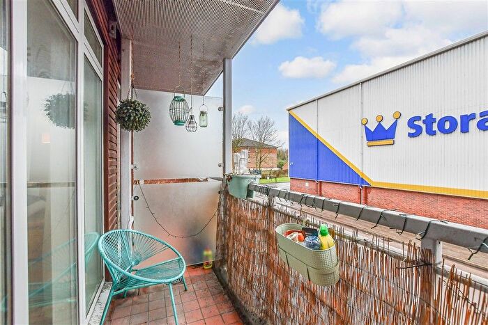 1 Bedroom Flat For Sale In Kingfisher Meadow, Maidstone, Kent, ME16
