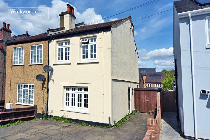 3 Bedroom Semi-Detached House To Rent In Clarkes Avenue, Worcester Park, KT4