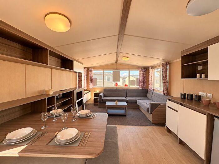 3 Bedroom Mobile/park Home For Sale In Harts Holiday Park, Leysdown Rd Leysdown-On-Sea, ME12