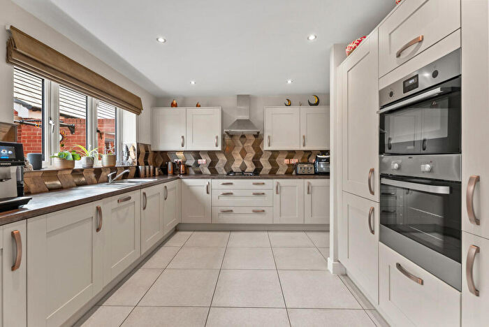 4 Bedroom Detached House For Sale In Raddle Way, Middlebeck, Newark, NG24