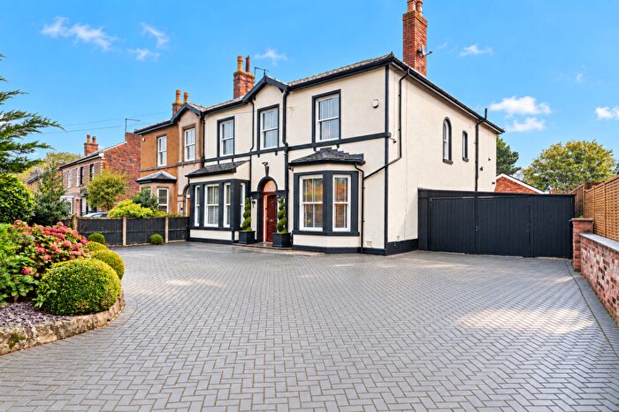 6 Bedroom Semi-Detached House For Sale In Southport Road, Ormskirk, L39