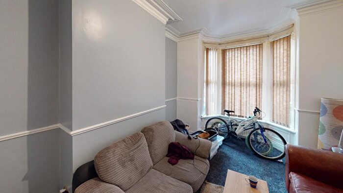 4 Bedroom House To Rent In Ashville Avenue, Hyde Park, Leeds, LS6