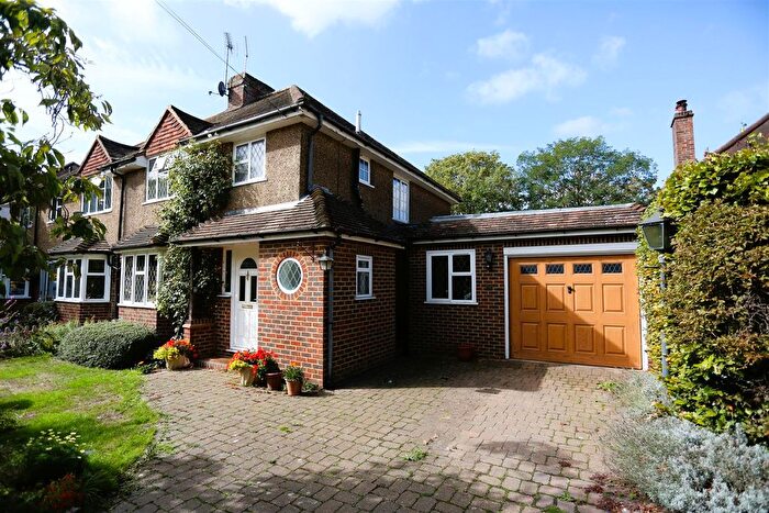 3 Bedroom Semi-Detached House For Sale In Hessle Grove, Ewell, KT17