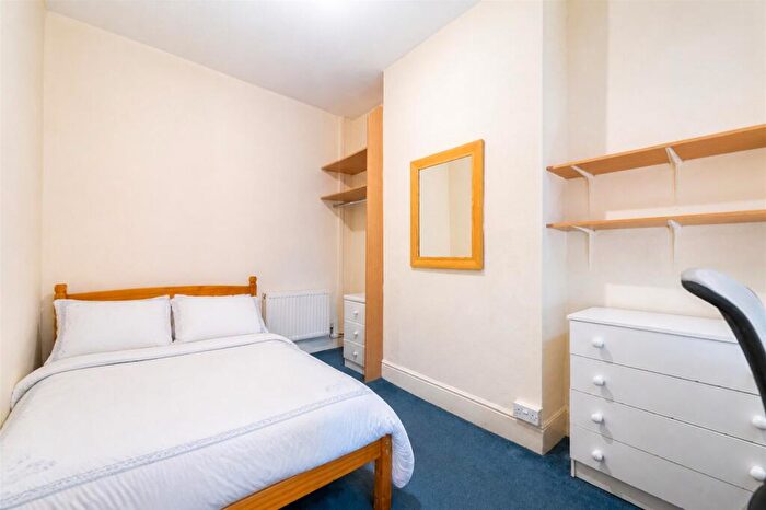 6 Bedroom House To Rent In Dawlish Road, Birmingham, B29