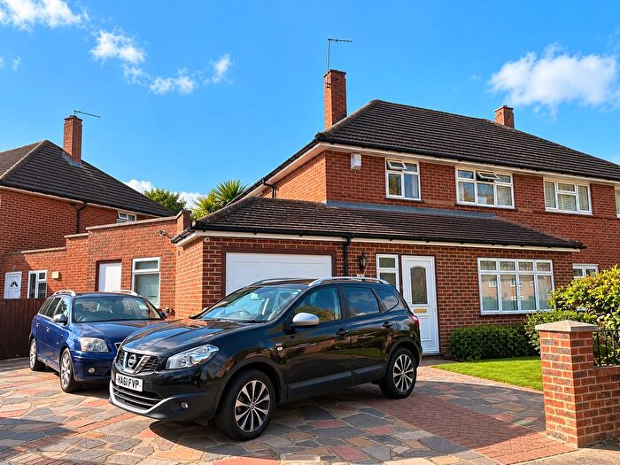 3 Bedroom Property To Rent In Thistlewood Crescent, Croydon, CR0