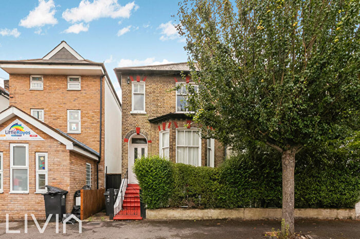 3 Bedroom Semi-Detached House For Sale In Westbury Road, Croydon, CR0