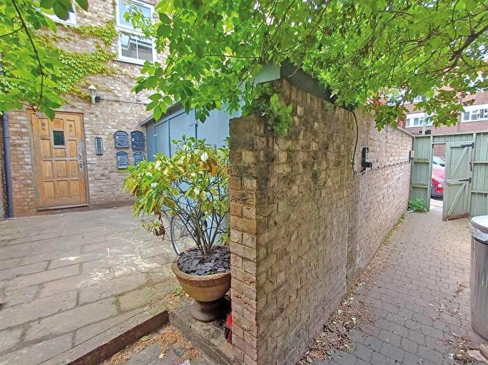 1 Bedroom Flat For Sale In Lavender Hill, Battersea, SW11