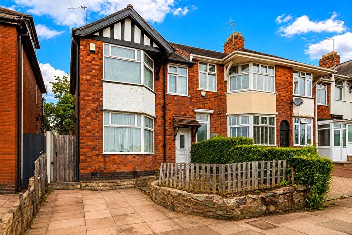 3 Bedroom Semi-Detached House For Sale In Gwendolen Road, Crown Hills, Leicester, Leicestershire, LE5