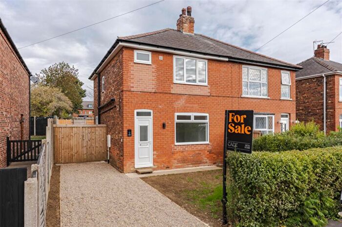 3 Bedroom Semi-Detached House For Sale In Churchfield Road, Scunthorpe, DN16