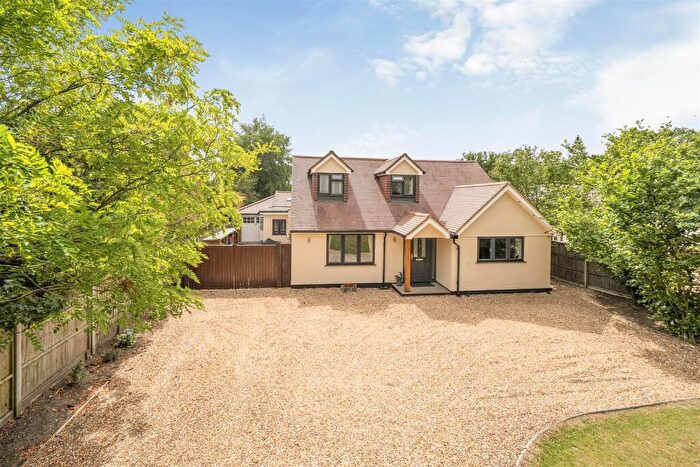 5 Bedroom Chalet For Sale In Reading Road, Finchampstead, Berkshire, RG40