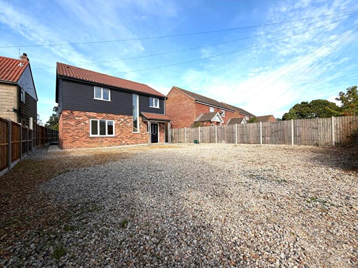 4 Bedroom Detached House To Rent In Sutton Crescent, Freethorpe, Norfolk, NR13