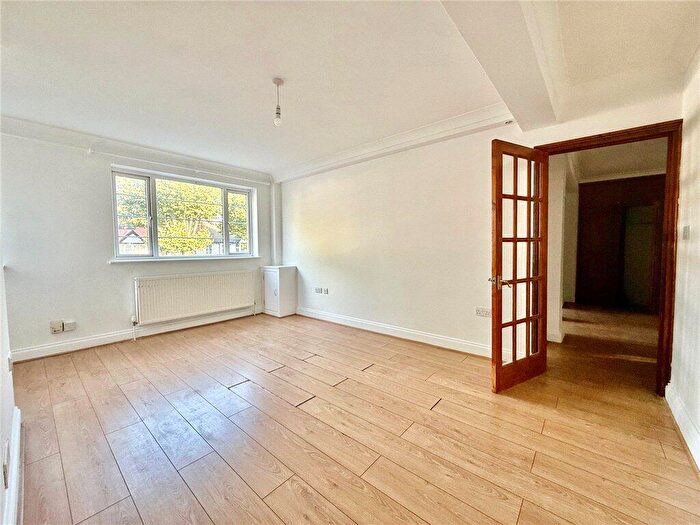 3 Bedroom Flat For Sale In London Road, Thornton Heath, CR7