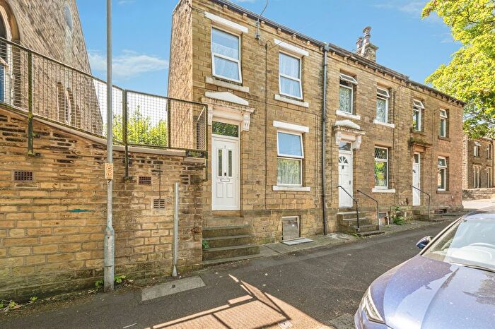 3 Bedroom End Of Terrace House For Sale In Beech Street, Paddock, Huddersfield, HD1