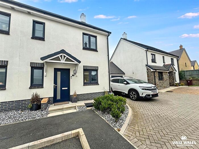 3 Bedroom Semi-Detached House For Sale In Cornfields Walk, Sageston, SA70