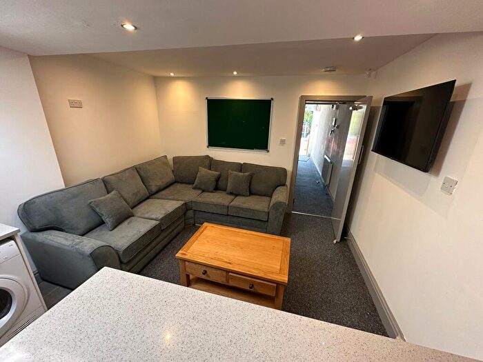 6 Bedroom House To Rent In Tiverton Road, Selly Oak, West Midlands, B29