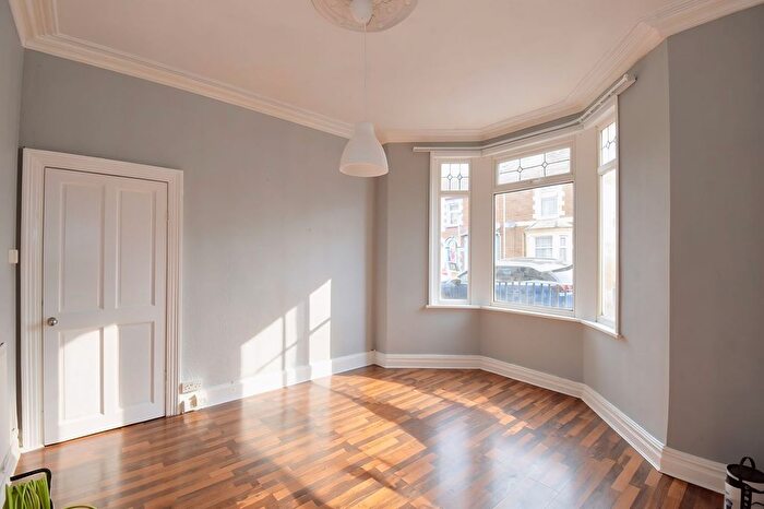 4 Bedroom Terraced House To Rent In Pentrebane Street, Cardiff, CF11
