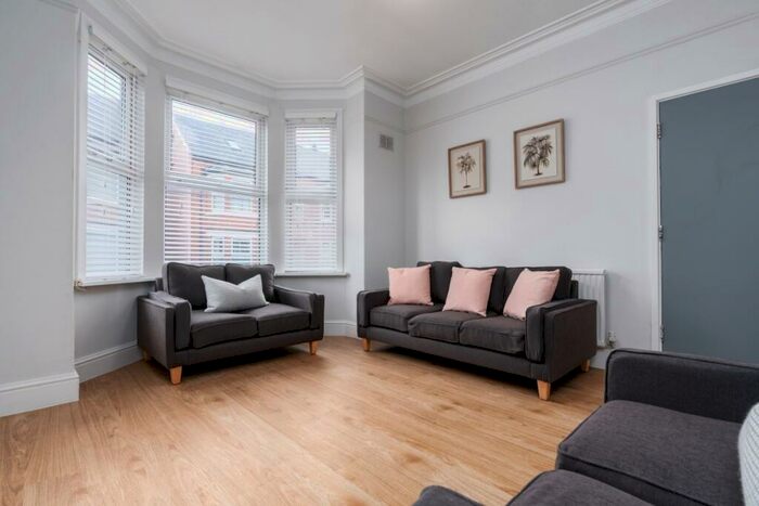 6 Bedroom Property To Rent In Kimbolton Avenue, Nottingham, NG7