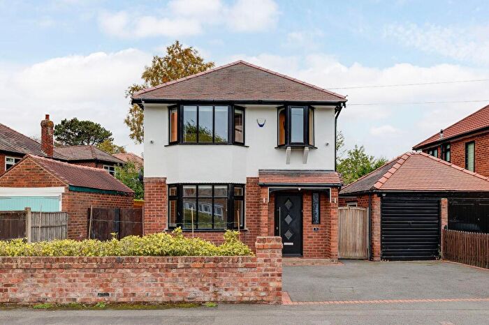 3 Bedroom Detached House For Sale In Meadowsway, Upton, CH2