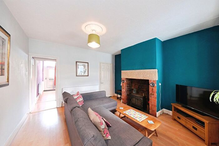2 Bedroom Terraced House For Sale In Lower Grove Road, Chesterfield, S40