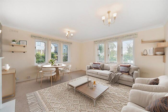 1 Bedroom Apartment For Sale In Station Approach, East Horsley, KT24