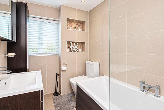 2 Bedroom Terraced House To Rent In Hexham Gardens, Bletchley, MK3