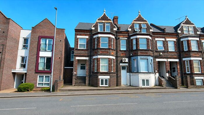 1 Bedroom Flat For Sale In Basement Flat, Castle Street, Luton, LU1