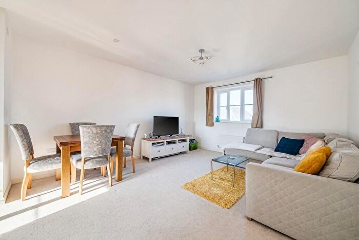 2 Bedroom Flat For Sale In Flint Way, Salisbury, SP2