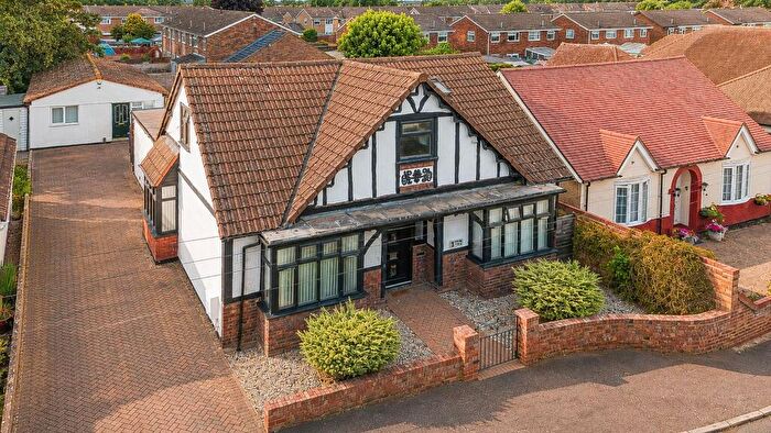 4 Bedroom Bungalow For Sale In The Crescent, St. Neots, Eaton Socon, PE19