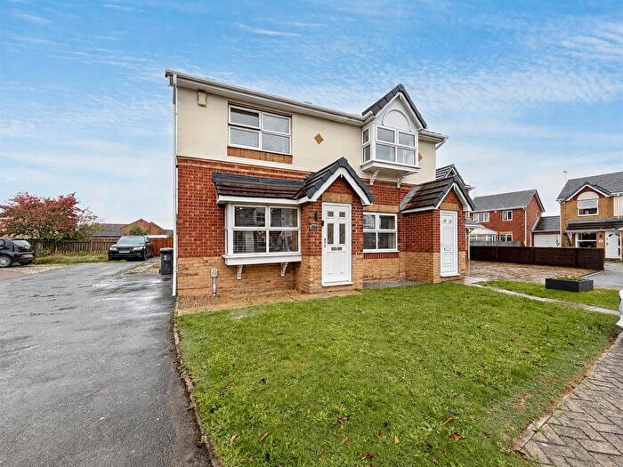2 Bedroom Property For Sale In Foxglove Close, Kingswood, Hull, HU7