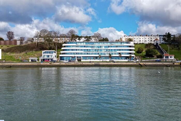 2 Bedroom Flat To Rent In Western Esplanade, Southend-On-Sea, SS1