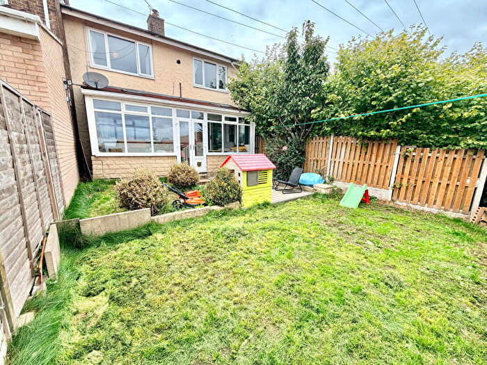 3 Bedroom Town House For Sale In Edge Well Drive, Sheffield, S6