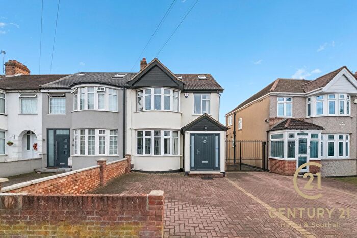 4 Bedroom Semi-Detached House For Sale In Bourne Avenue, UB3