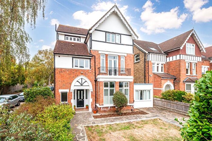 1 Bedroom Flat To Rent In Wellington Road, Hampton Hill, TW12