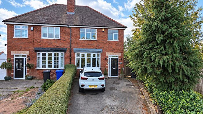 3 Bedroom Semi-Detached House For Sale In Amblecote Road, Brierley Hill, DY5