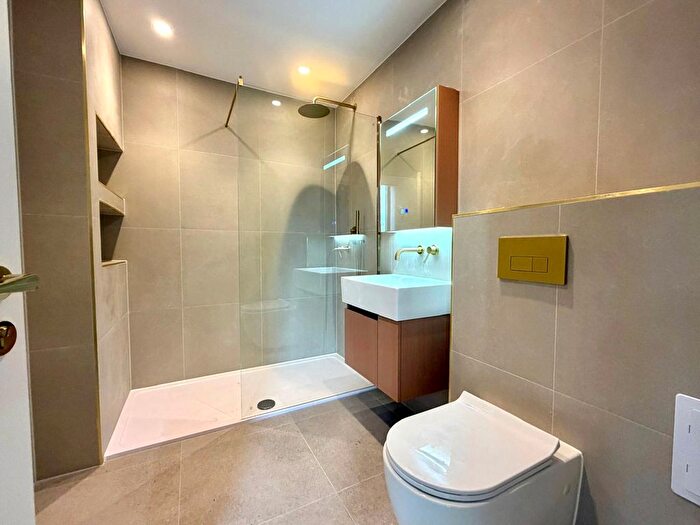 1 Bedroom Flat To Rent In Durnsford Road, Wimbledon, SW19