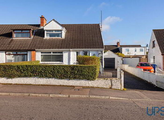 4 Bedroom Semi-Detached Bungalows For Sale In Ladybrook Drive, Belfast, BT11