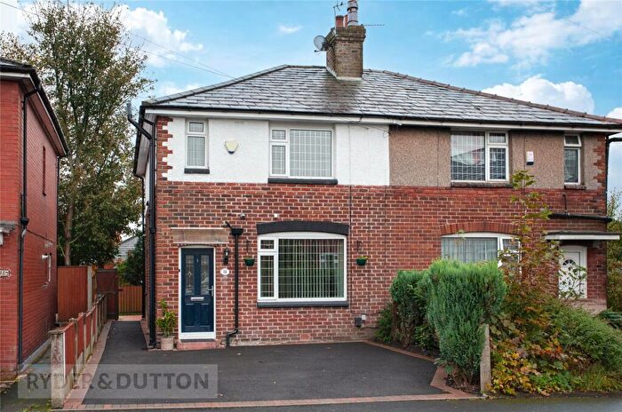3 Bedroom Semi-Detached House For Sale In Maple Close, High Crompton, Shaw, Oldham, OL2